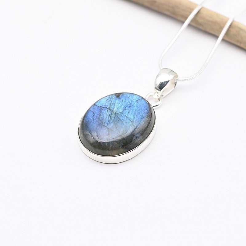 Pendentif "Protection" en Labradorite Ref : Lab7