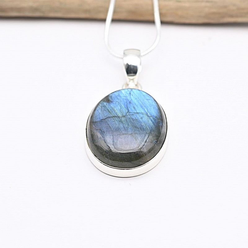 Pendentif "Protection" en Labradorite Ref : Lab7