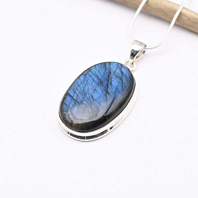 Pendentif "Protection" en Labradorite Ref : Lab11