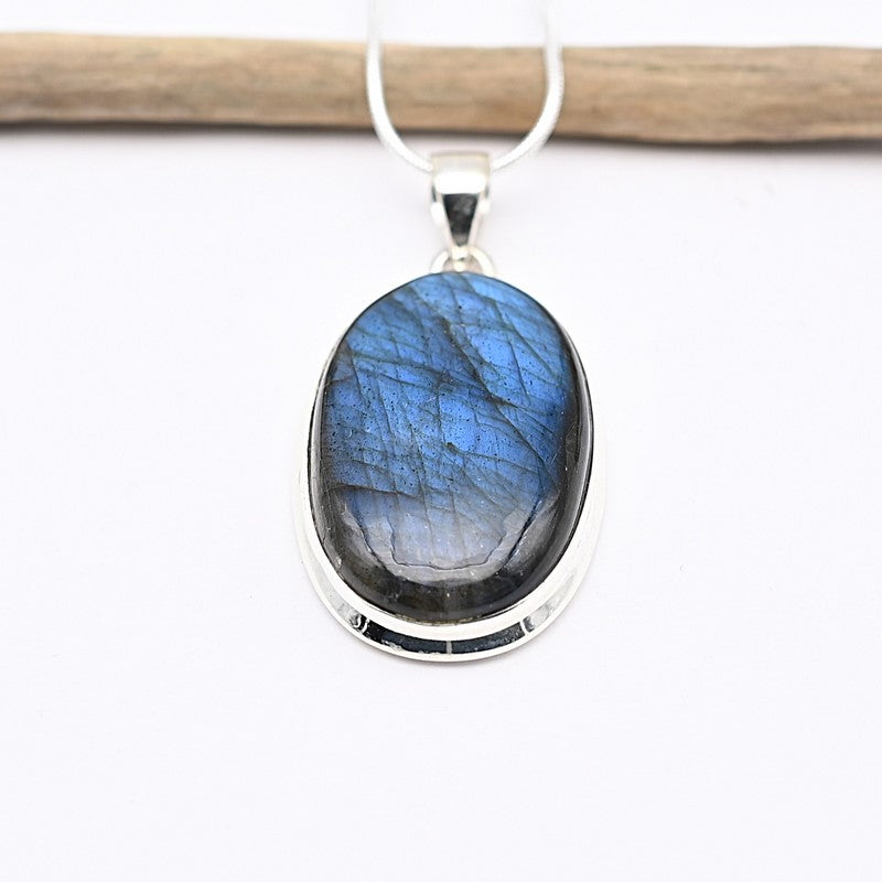 Pendentif "Protection" en Labradorite Ref : Lab11