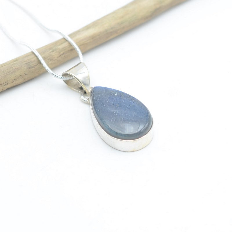 Pendentif "Protection" en Labradorite Ref : Lab3