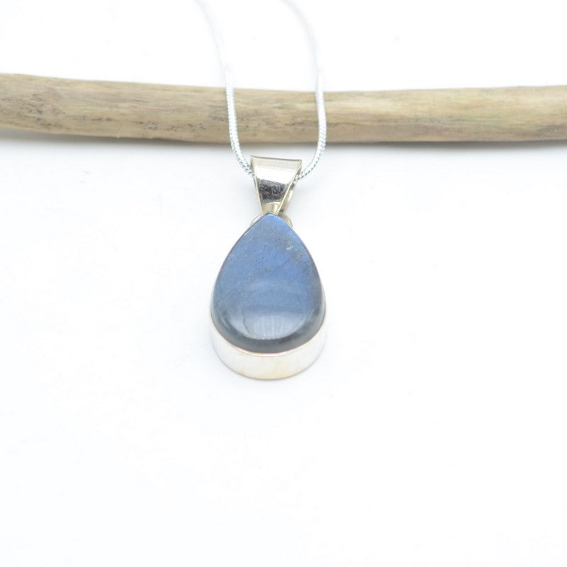 Pendentif "Protection" en Labradorite Ref : Lab3