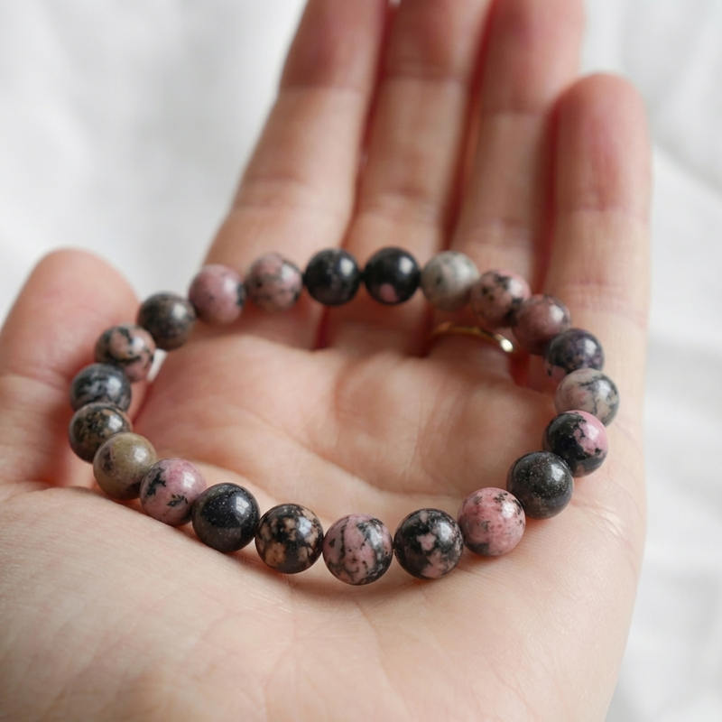 Bracelet "Soin" en Rhodonite De Madagascar
