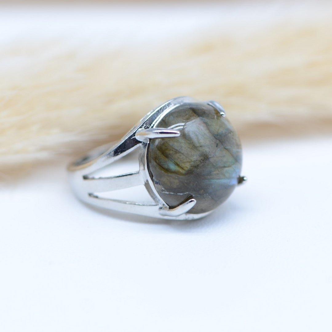 Bague "Protection" Cabochon ronde en Labradorite (réglable) - lespierresdubienetre