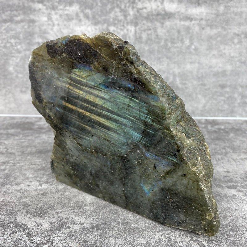 Bloc de Labradorite SEMI POLI (581g) AB Réf : LMGSP16 - lespierresdubienetre