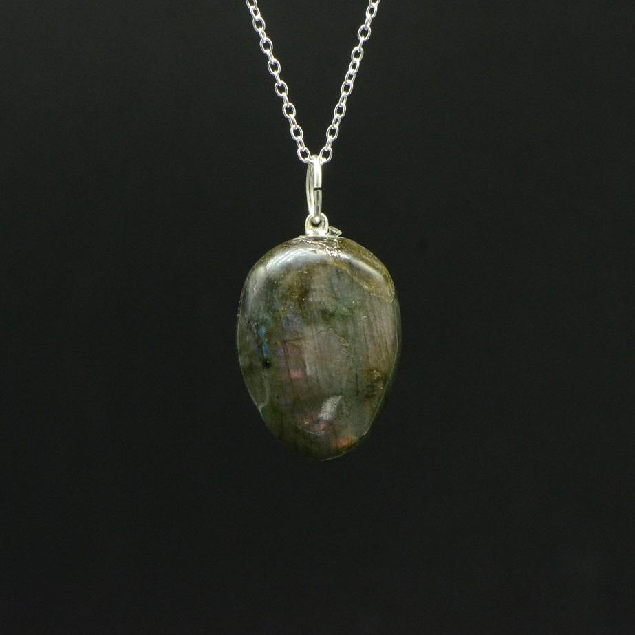 Pendentif "Protection" en Labradorite Roulée - lespierresdubienetre